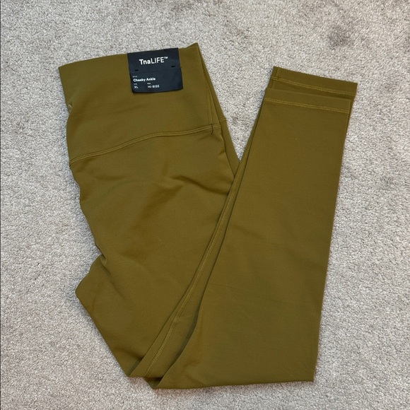 NWT Aritizia TnAction High Rise Cheeky Legging Size XL - Picture 3 of 4